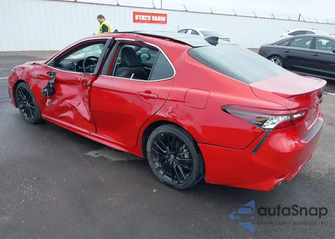 2022 Toyota Camry Xse Awd z USA, uszkodzony, nr VIN 4T1K61BKXNU068748